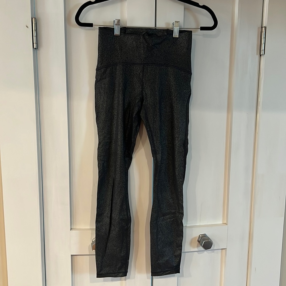 Lyle lemon black and silver crop 4